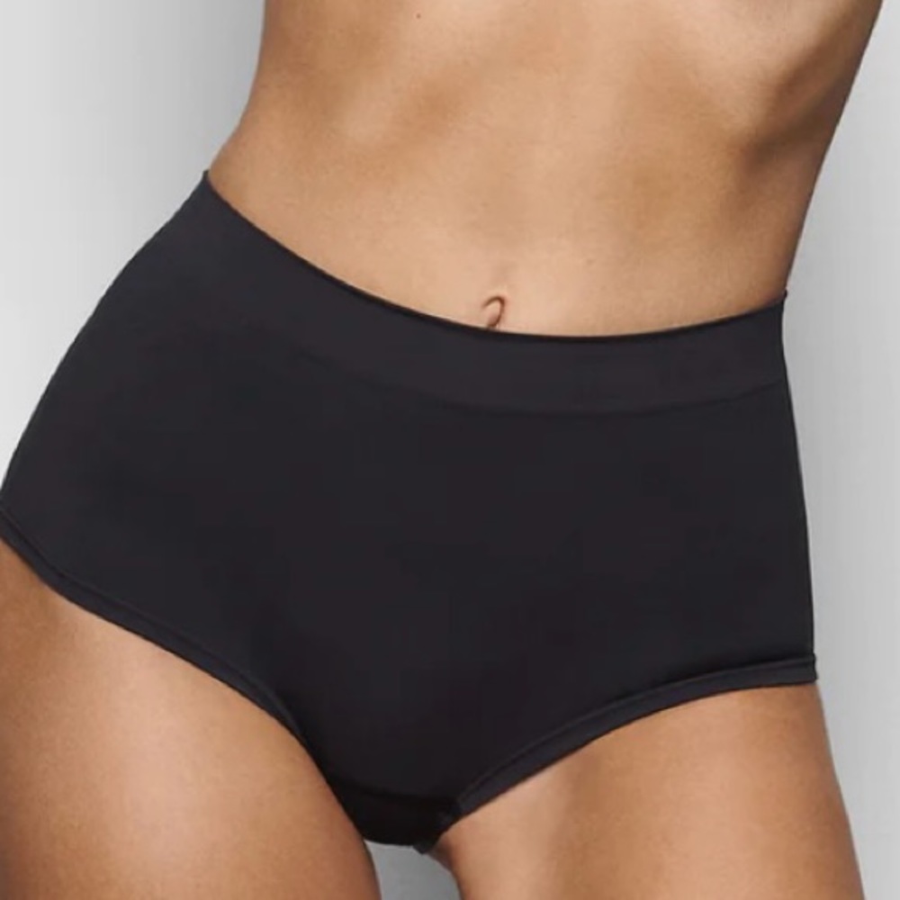 SKIMS Soft Smoothing Boyshort